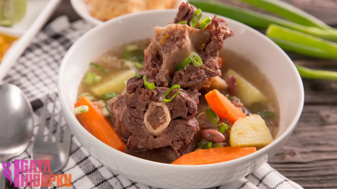 Resep Sup Buntut Sapi Kuah Bening Segar dan Lezat