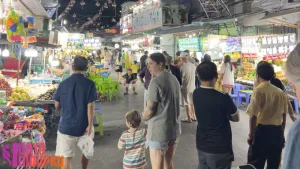 Street Food Ho Chi Minh Nikmati Kuliner Murah dan Lezat di Vietnam