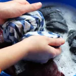 Rahasia Cara Mencuci Baju Hitam Agar Tidak Cepat Pudar
