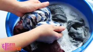 Rahasia Cara Mencuci Baju Hitam Agar Tidak Cepat Pudar